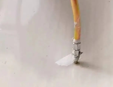 崇左市瓷砖空鼓维修公司专业解答在瓷砖铺贴过程中，如果使用的砂料过粗（如全部使用了粗砂），可能会导致以下问题